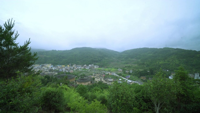 联合国教科文组织世界遗产——从山顶俯瞰客家土楼。