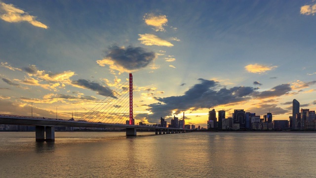 日日夜夜的时间流逝，杭州的天际线