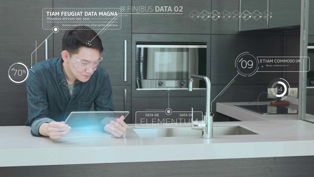详情图-亚洲人拥有高科技智能小工具技术，在家厨房工作，商业投资图表3D未来虚拟全息图，金融互联网银行报告数据管理技术