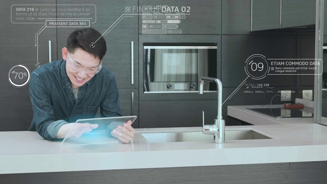 详情图-亚洲人拥有高科技智能小工具技术，在家厨房工作，商业投资图表3D未来虚拟全息图，金融互联网银行报告数据管理技术