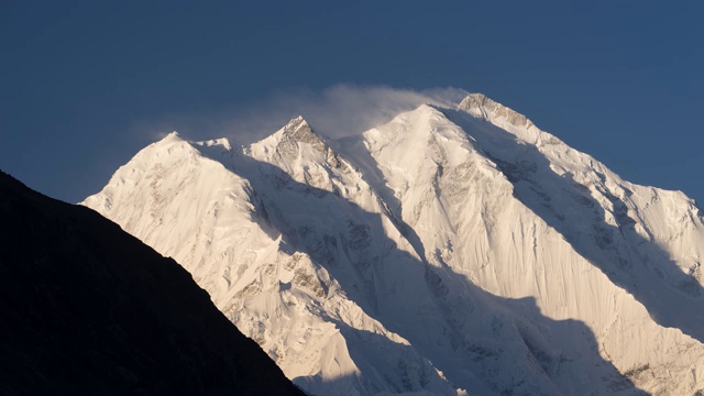 详情图-巴基斯坦北部喀喇昆仑山脉罕萨山谷的拉卡波什峰