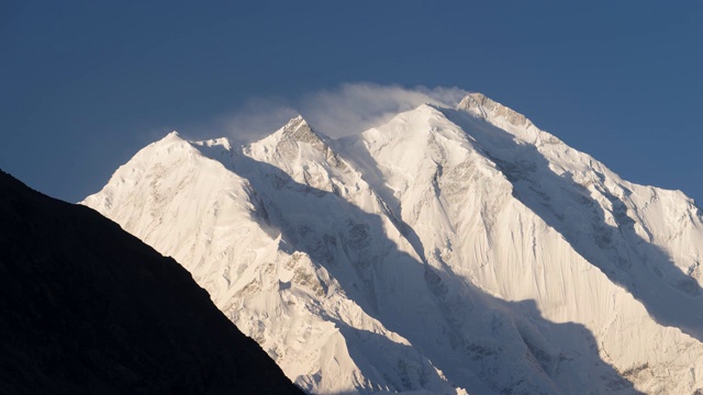 详情图-巴基斯坦北部喀喇昆仑山脉罕萨山谷的拉卡波什峰