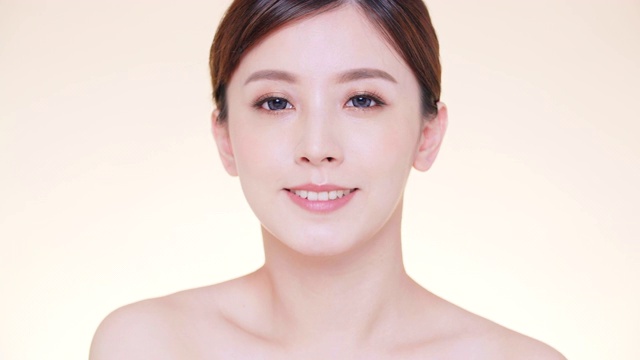 详情图-特写亚洲年轻的美丽与干净新鲜的皮肤