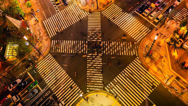 详情图-4,k。时光流逝在东京银座路十字路口的夜晚人群和汽车