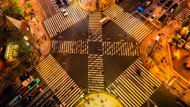 详情图-4,k。时光流逝在东京银座路十字路口的夜晚人群和汽车