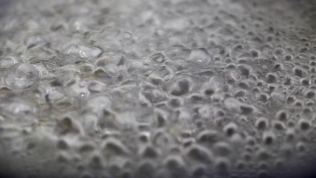 特写:沸水