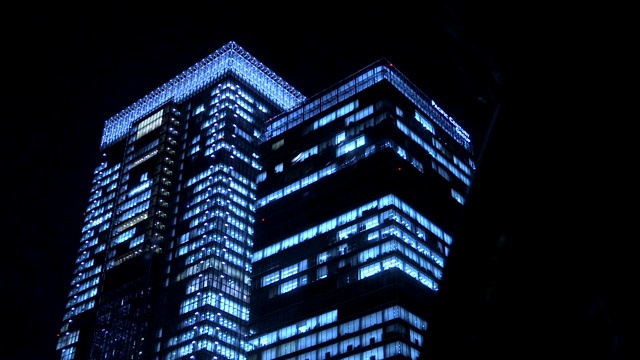 夜间办公大楼