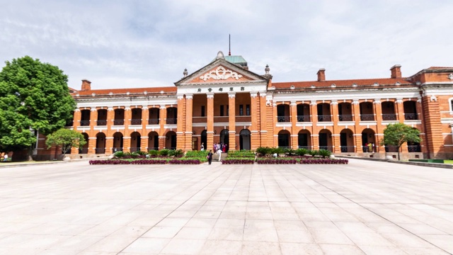 武汉城市的变迁，天际线和建筑的全景