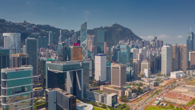 詳情圖-飛越香港市區(qū)維多利亞山頂晴天空中全景圖，時間間隔為4k