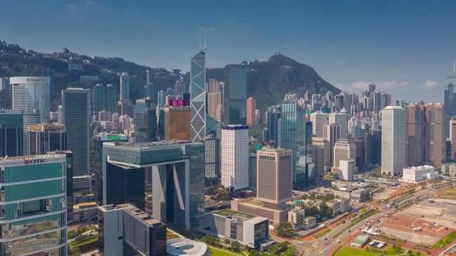 詳情圖-飛越香港市區(qū)維多利亞山頂晴天空中全景圖，時間間隔為4k