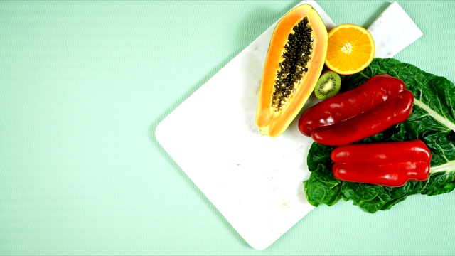 詳情圖-增強(qiáng)免疫系統(tǒng)的食物包括水果、蔬菜和家禽。