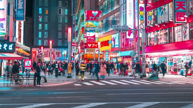 4K延時(shí):放大熙熙攘攘的行人和在東京秋葉原社區(qū)街道電玩鎮(zhèn)購買電子游戲、動漫、漫畫的游客