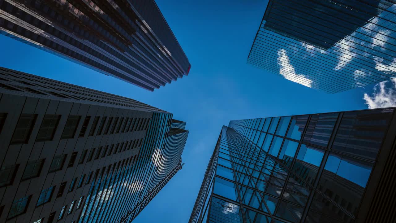 详情图-商业和金融概念时间推移，仰望现代办公建筑在多伦多，安大略省，加拿大