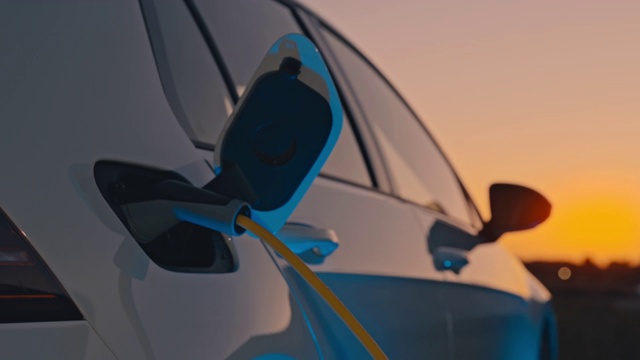 詳情圖-用藍色能量給電動汽車充電