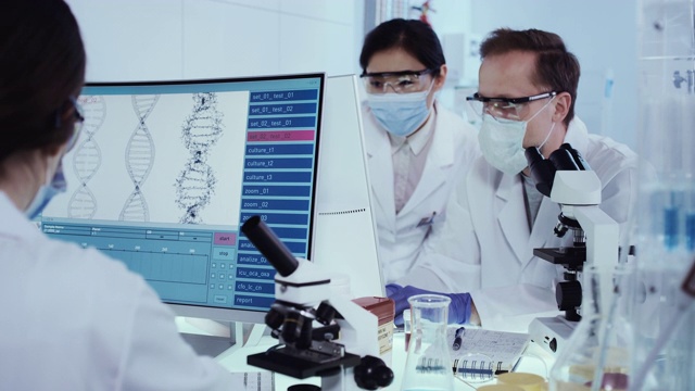 研究DNA突变的亚洲科学家。背景研究伙伴