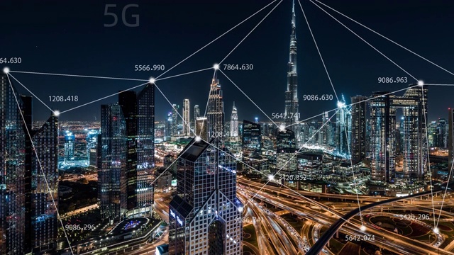 T/L迪拜城市天际线和5G网络概念，从白天到夜晚/阿联酋