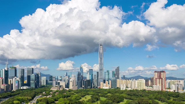 T/L HA WS PAN深圳福田区天际线与移动云在白天/广东深圳，中国