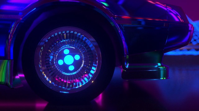 詳情圖-80年代retrowave背景3d動(dòng)畫。未來(lái)霓虹汽車車輪近。