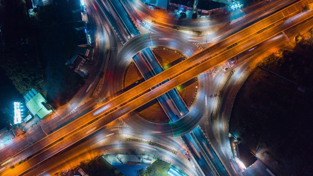 詳情圖-航拍延時或超延時道路交通交叉口的運(yùn)動，電信和交通的概念