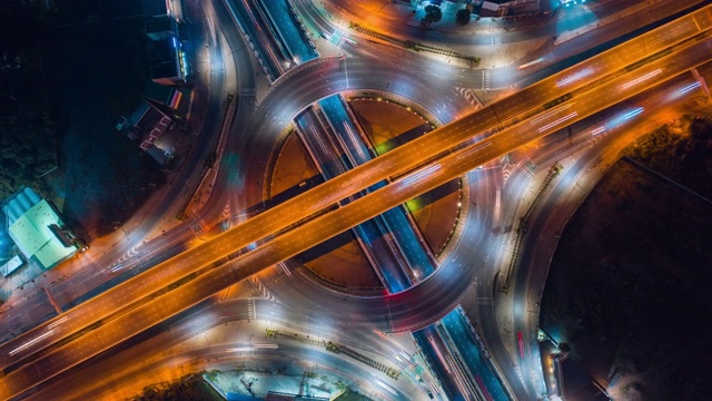 詳情圖-航拍延時或超延時道路交通交叉口的運(yùn)動，電信和交通的概念