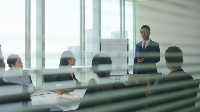 詳情圖-在辦公室工作的亞洲公司高管