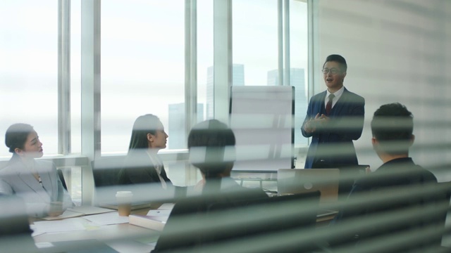 詳情圖-在辦公室工作的亞洲公司高管