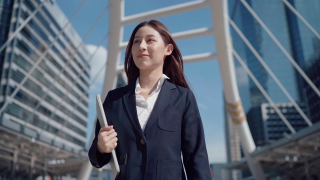 女商人通勤上班