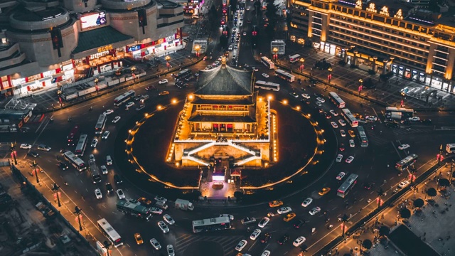 中国西安钟楼日落时的延时鸟瞰图