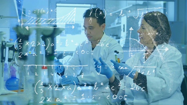 详情图-两名科学家在实验室工作，数学方程在移动