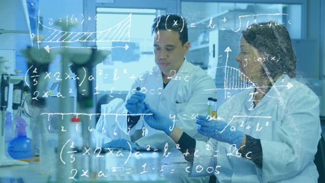 详情图-两名科学家在实验室工作，数学方程在移动