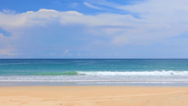 普吉岛海滩海，海滩海在夏天的阳光。泰国普吉岛卡塔海滩。