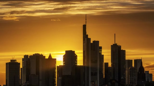詳情圖-美麗的延時拍攝的塔在法蘭克福城市在金色的夏季日落