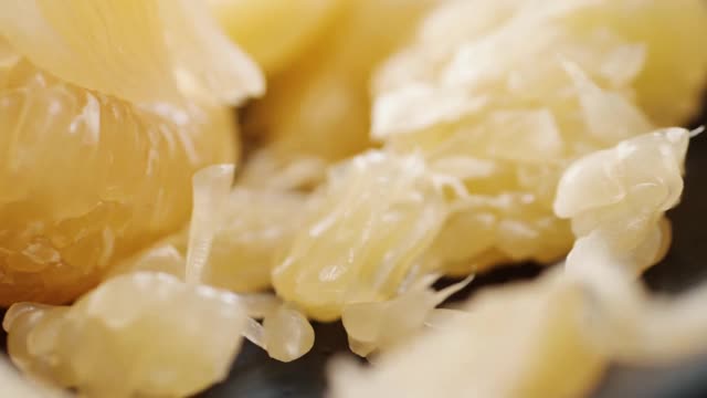 去皮柚子上黑菜，生活理念。
