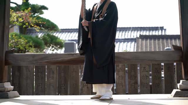 日本新年期间寺庙举行的历史习俗