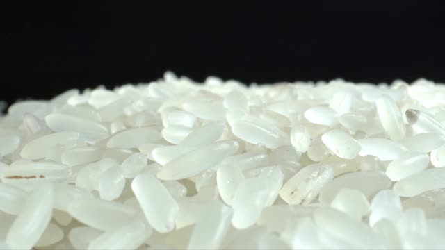白米粒特寫。堆大米。食品的背景。