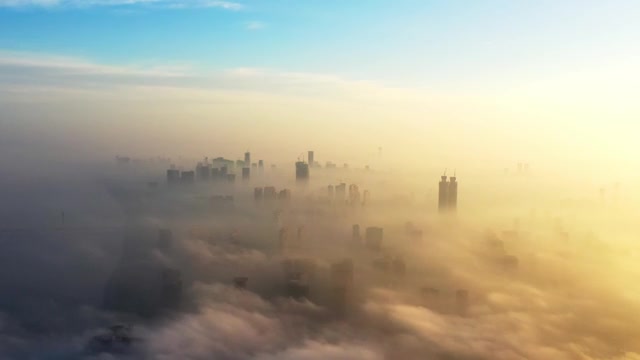 詳情圖-云中的現(xiàn)代摩天大樓