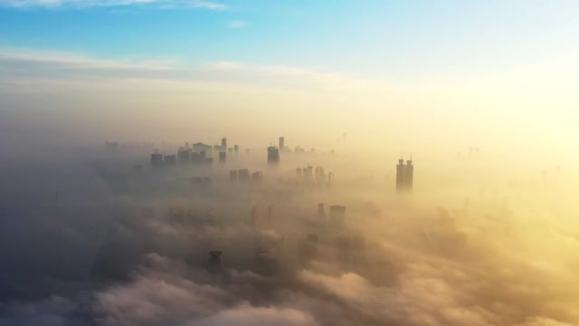 詳情圖-云中的現(xiàn)代摩天大樓