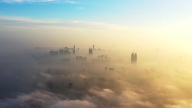 詳情圖-云中的現(xiàn)代摩天大樓
