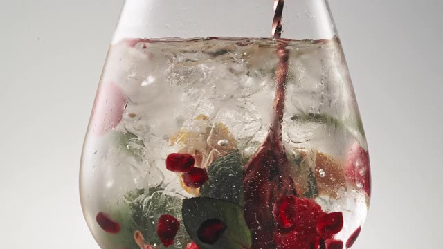 详情图-激动人心的鸡尾酒