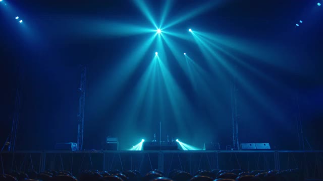 音乐会舞台灯光效果。