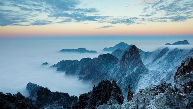 详情图-日出时间的推移，在中国的黄山雾