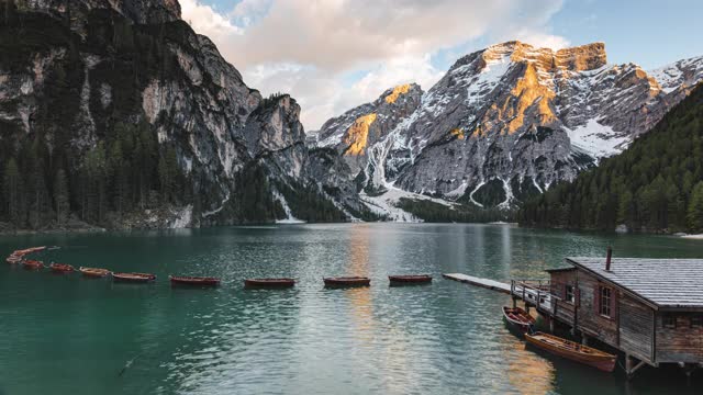 意大利Dolomites的Lago di braes从白天到夜晚的时间流逝