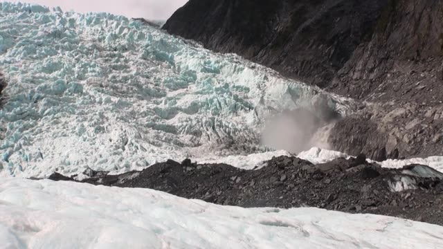 詳情圖-新西蘭雪山中的冰川運動