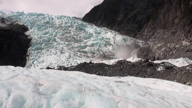 詳情圖-新西蘭雪山中的冰川運動