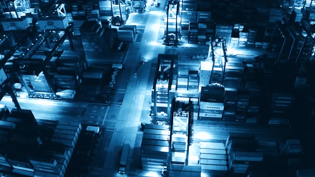 详情图-夜间在港口码头的集装箱