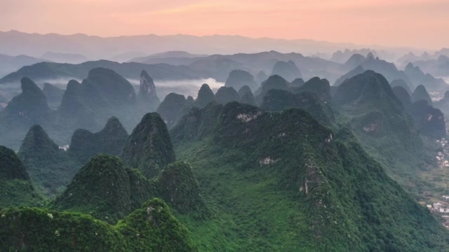 详情图-阳朔喀斯特峰林的黄昏