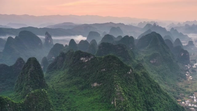 详情图-阳朔喀斯特峰林的黄昏