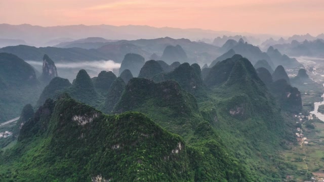详情图-阳朔喀斯特峰林的黄昏
