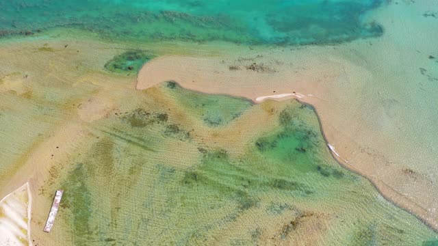 青海湖附近道路的实时/鸟瞰图
