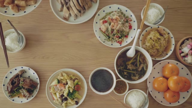 詳情圖-一家人在中國新年那天吃飯。